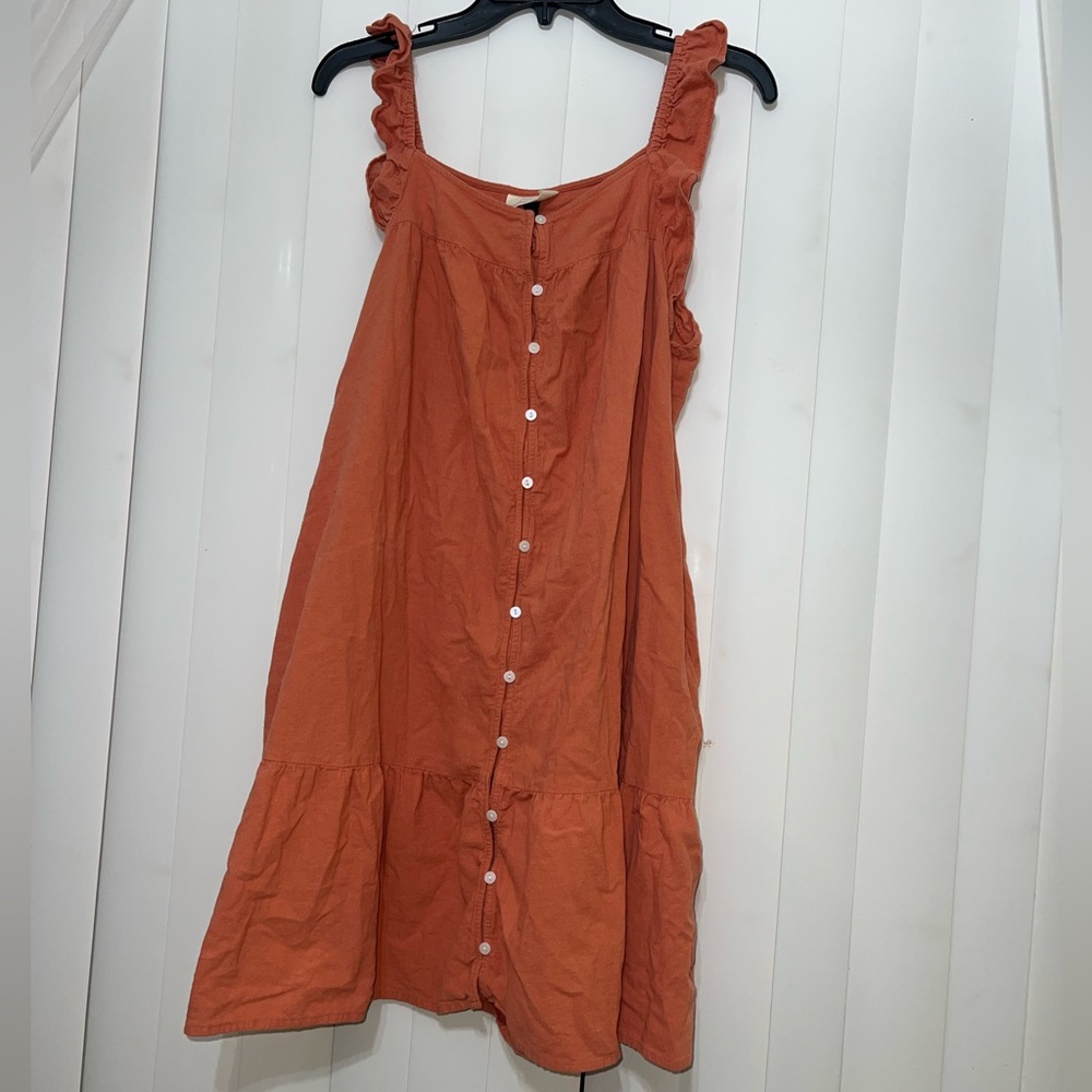 Universal Thread spring time dress. Size large. No stains in good condition!!!